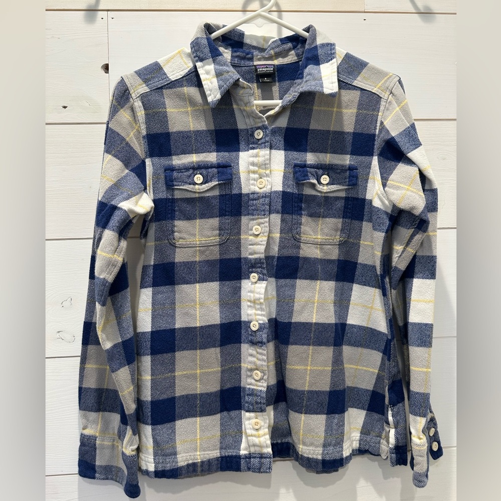 Patagonia Women’s Fjord Flannel, size 6